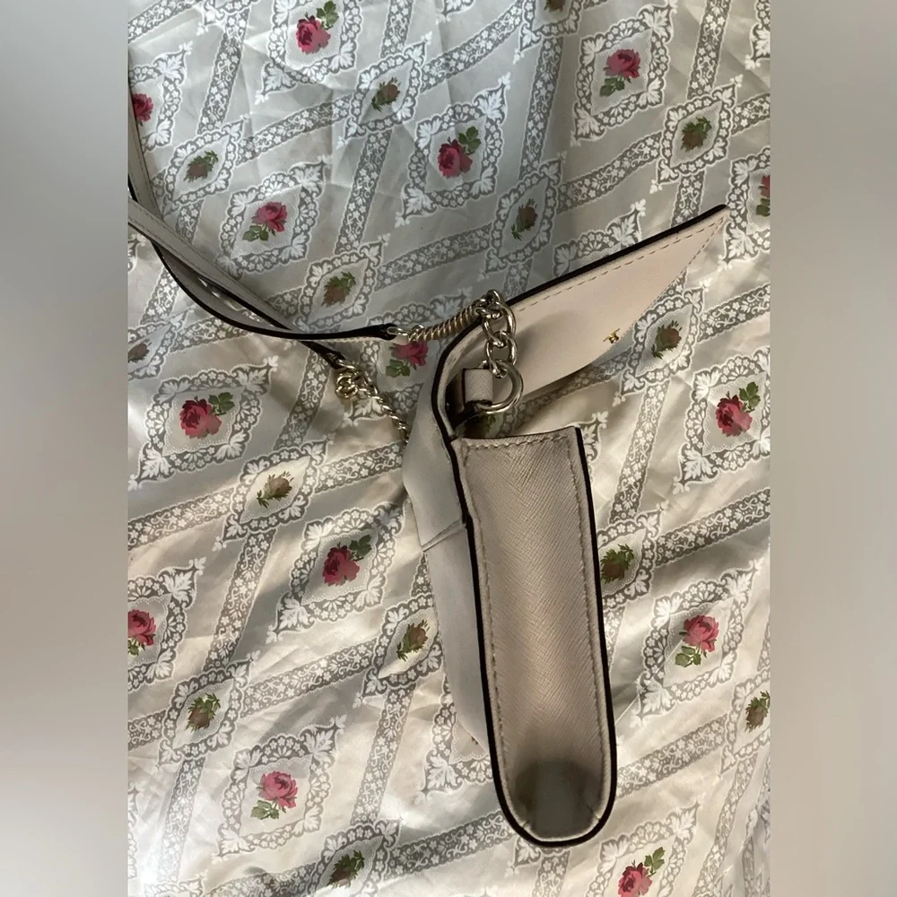 Kate Spade Beige Crossbody Bag with Gold Chain - Picture 10 of 14